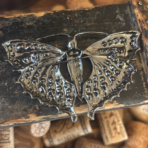 Red Gemstone Butterfly Brooch set in a gunmetal/silver setting - Picture 3 of 4